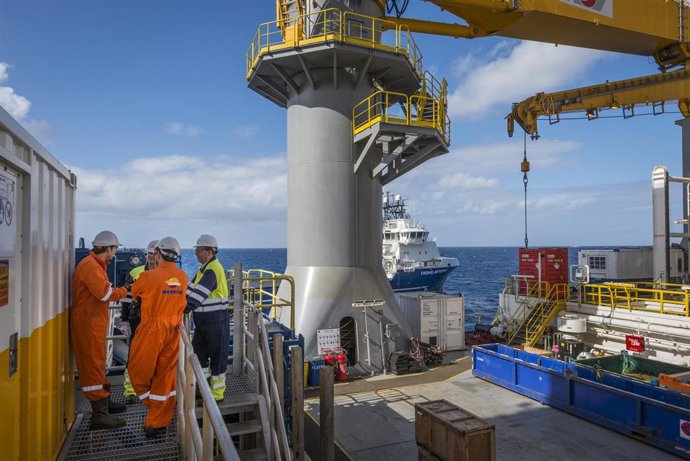 Plataforma petrolífera extracción de petroleo prospecciones repsol hidrocarburo recursos gas gasolina diesel