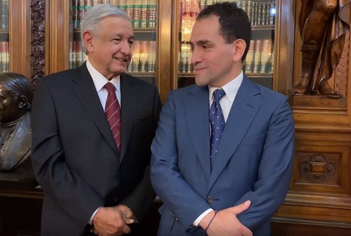 López Obrador junto al nuevo secretario de Hacienda del país, Arturo Herrera