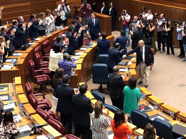 Alfonso Fernández Mañueco, presidente de CyL con los votos de PP y Cs y la abstención de Por Ávila y Vox