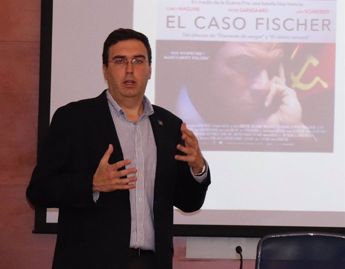 El experto en ajedrez Eugenio M. Fedriani en los cursos de verano de la Universidad Pablo de Olavide (UPO)