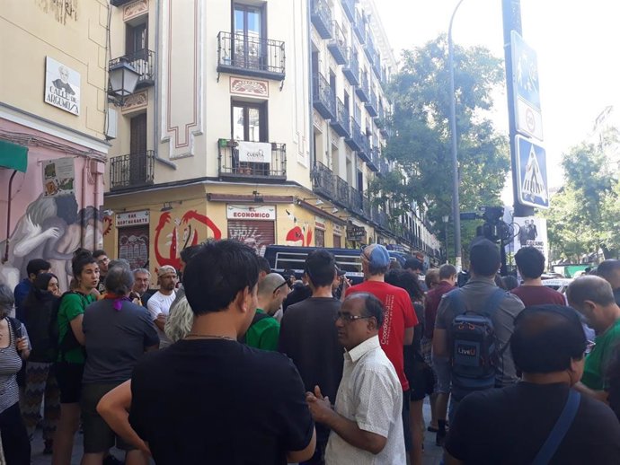 Desahucio de una familia en la calle Argumosa número 11 de Lavapiés