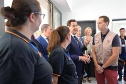 El presidente de la Junta de Andalucía, Juanma Moreno, en una visita al puerto de Algeciras (Cádiz).