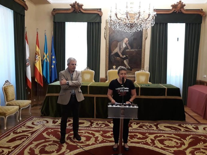 El edil de Movilidad del Ayuntamiento de Gijón, José Luis Fernández (PSOE), durante una recepción en el Consistorio al colectivo de taxistas