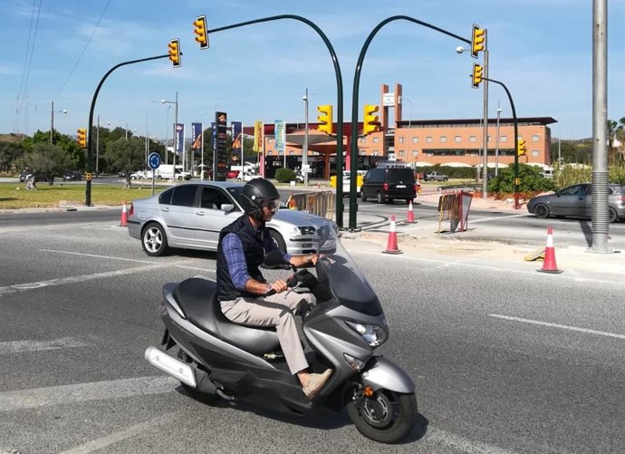 Vehículos en los accesos al Parque Tecnológico de Andalucía (PTA) de Málaga