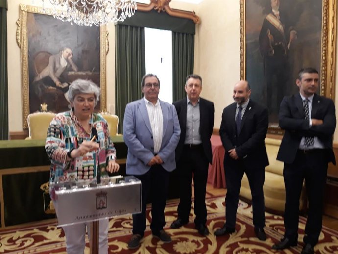 La alcaldesa de Gijón, Ana González, durante la recepción a  la Junta Directiva de la Asociación para el desarrollo de la Ingeniería de Organización