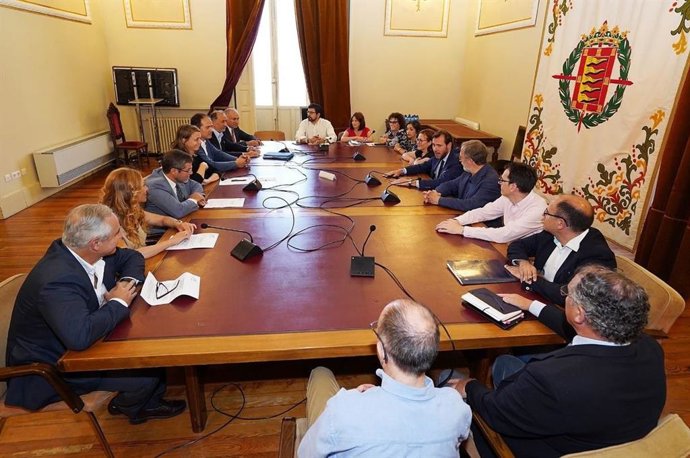 Reunión entre el equipo de Gobierno del Ayuntamiento de Valladolid y el Comité Ejecutivo de la CVE.