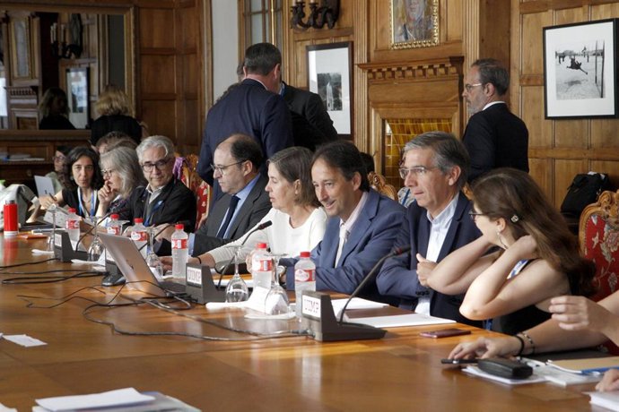El consejero de Obras Públicas, Ordenación del Territorio y Urbanismo, José Luis Gochicoa, en el seminario de la UIMP