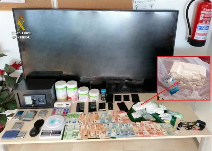 Objetos recabados por la Guardia Civil en la detención