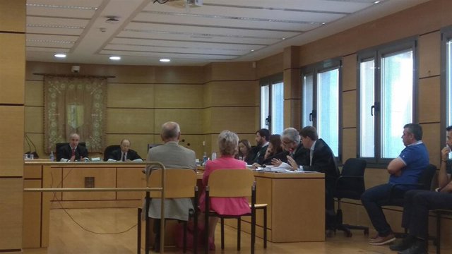 Juicio por el acusado de matar al director del banco de La Solana.