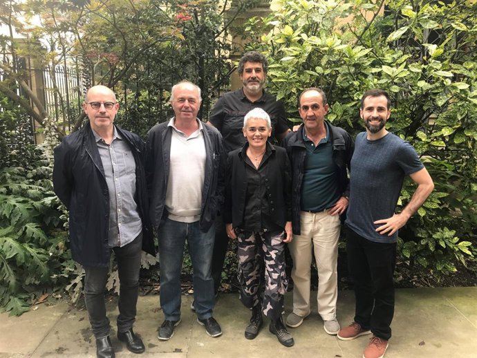 Parisera joan diren Kolore taldeko arkitektoak.