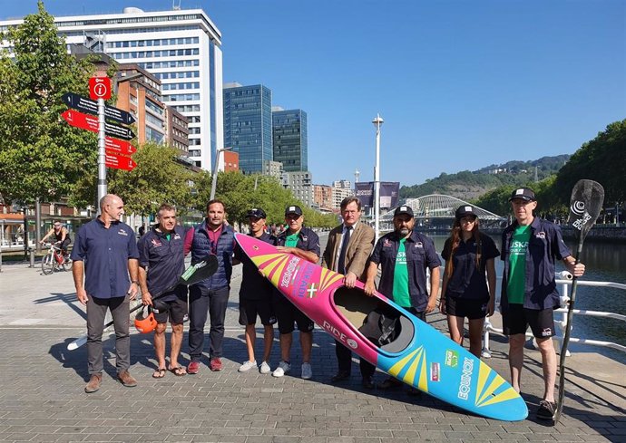 Euskal Selekzioa de kayak surf llevará 15 deportistas al Campeonato del Mundo de la próximas semana en la costa de Perú.