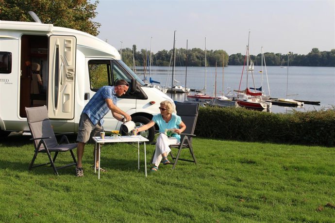 Autocaravana, caravana, furgoneta.