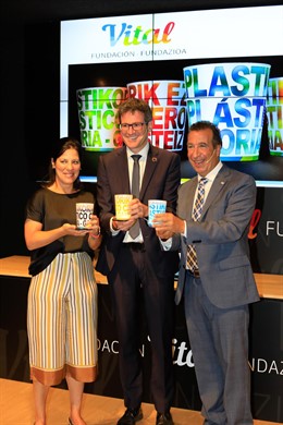 Vitoria pondrá en ciculación 100.000 vasos reutilizables durante las Fiestas de La Blanca