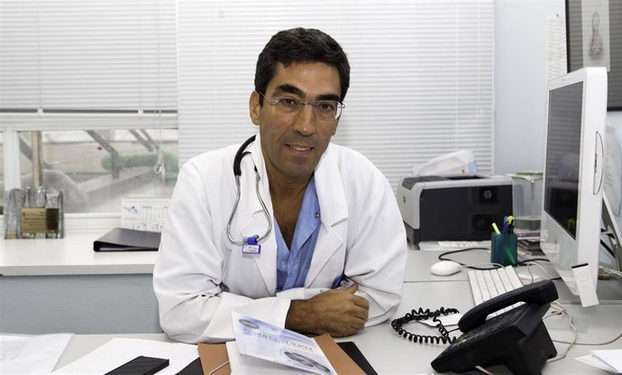 El doctor Julián Pérez Villacastín
