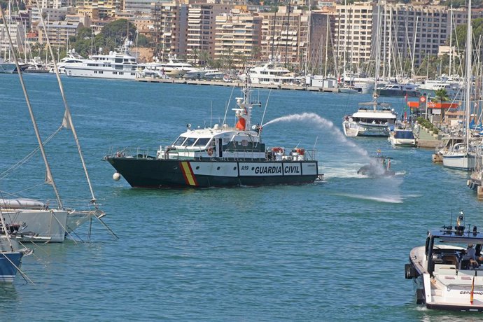 El patruller Rio Cabaleiro durant el simulacre d'incendi.
