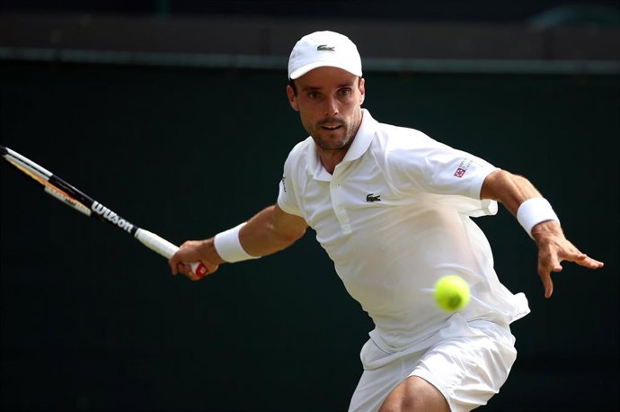 10 July 2019, England, London: Spanish tennis player Roberto Bautista Agut in action against Argentina's Guido Pella during their men's singles quarter-final match on day nine of the 2019 Wimbledon Grand Slam tennis tournament at the All England Lawn Te