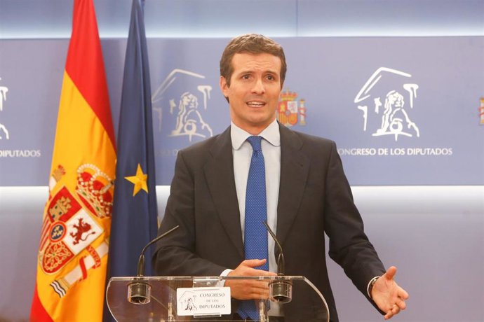 El presidente del PP Pablo Casado ofrece una rueda de prensa tras reunirse en el Congreso con el presidente del Gobierno Pedro Sánchez de cara a la investidura.