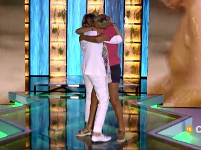 Chelo García Cortés se reencuentra con Marta Roca en el plató de 'Supervivientes 2019'