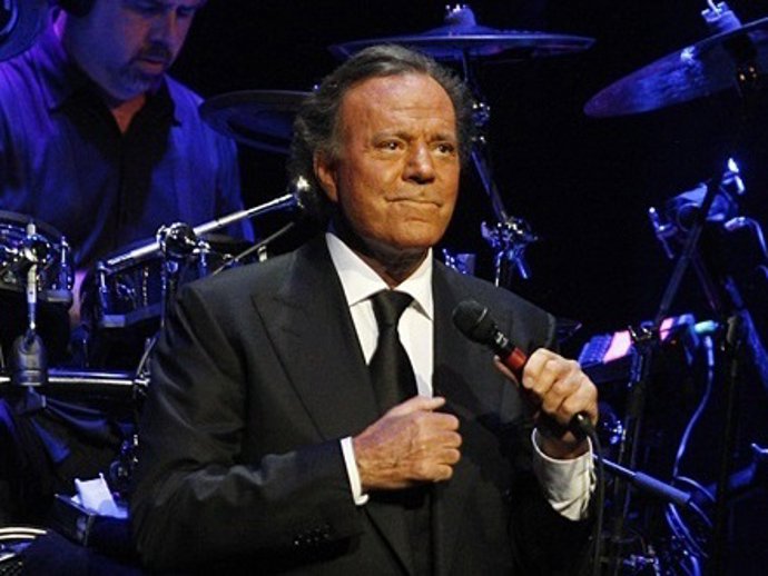 Julio Iglesias cumple 75 años celebrando sus bodas de oro en la música