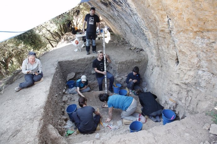 Excavación en la Cova la Foia de Vilafranca
