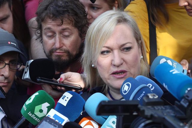 Inés Madrigal, niña robada y presidenta de la organización SOS Bebés Robados de Murcia, llega a la Audiencia Provincial de Madrid para el primer juicio por el caso de bebés robados de España