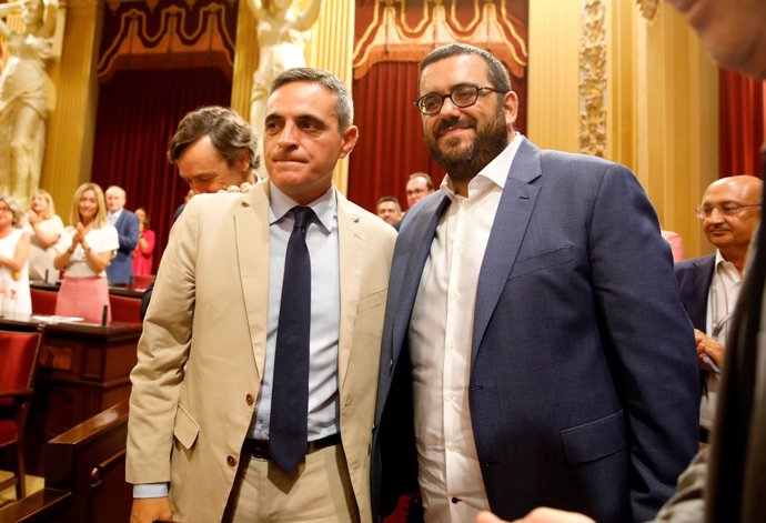 José Vicente Marí y Vicen Vidal, tras ser elegidos senadores