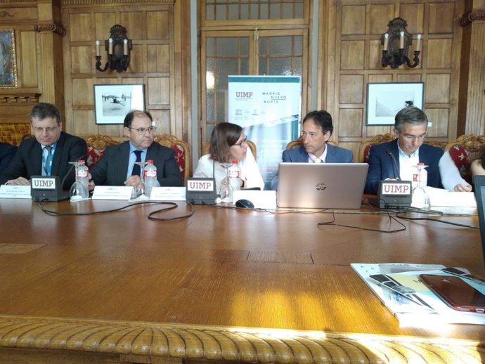 Equipo de DCN en la inauguración del curso 'Urbanismo, Género y Participación: Otras formas de pensar la ciudad'