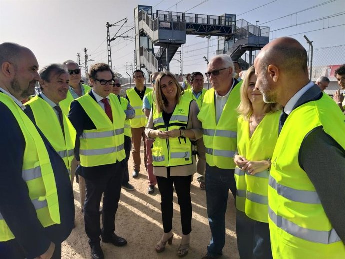 Marifrán Carazo en visita al tren tranvía de la Bahía de Cádiz