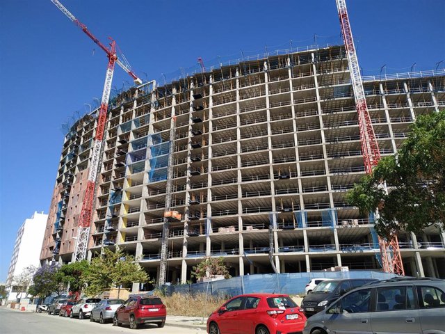 Un edificio de viviendas en obras en Málaga capital