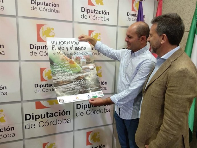 Sánchez (dcha.) y Ruz presentan las Jornadas del Ajo y el Melón de Montalbán