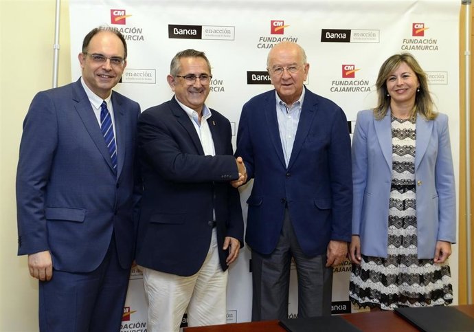 Imagen de la firma del acuerdo de colaboración