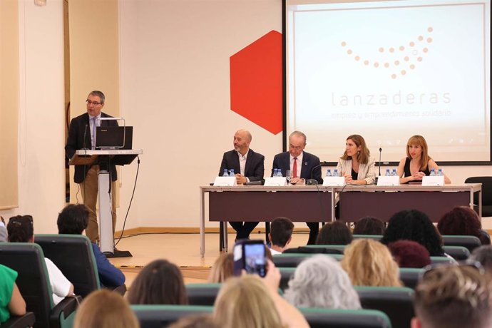 El presidente de la Diputación de Málaga en funciones, Francisco Salado, interviene en un acto