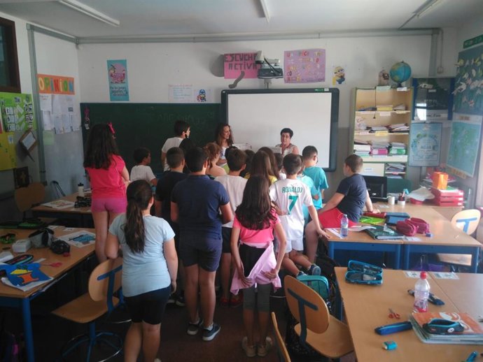 Niños participantes en la actividad 'Por un millón de pasos'