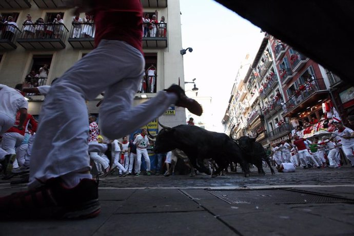 Quinto encierro de las Fiestas de San Fermín con toros de la Ganadería de Victoriano del Río Cortés.