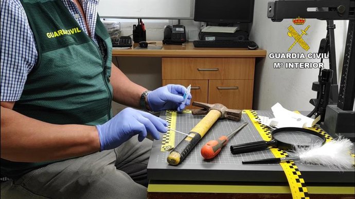 Operación Presuroso con ocho detenidos y dos investigados de una banda organizada por una treintena de robos en bares de Pontevedra y A Coruña.