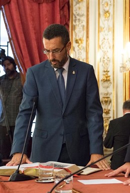 Juan Franco, alcalde de La Línea tomando posesión como diputado provincial