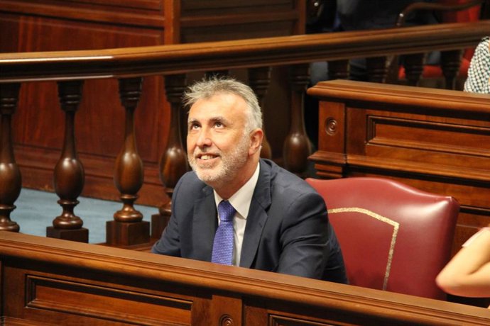 CONSTITUCIÓN X LEGISLATURA (ÁNGEL VÍCTOR TORRES)