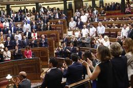 Aplauso en el hemiciclo del Congreso de los Diputados al discurso de la presidenta de la Fundac&#237;on V&#237;ctimas del Terrorismo y diputada del PP, Mar&#237;a del Mar Blanco. Los &#250;nicos que no aplauden han sido la portavoz de Unidas Podemos, Irene Montero (primera f