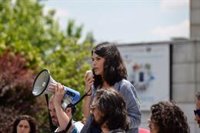 Serra (Unidas Podemos) se siente orgullosa de su lucha antidesahucios y niega los delitos que le imputan en un desalojo