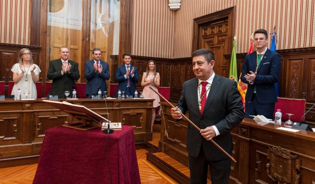 Reyes trasa ser reelegido presidente de la Diputación de Jaén
