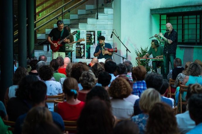 Asistentes durante la inauguración del MIMA
