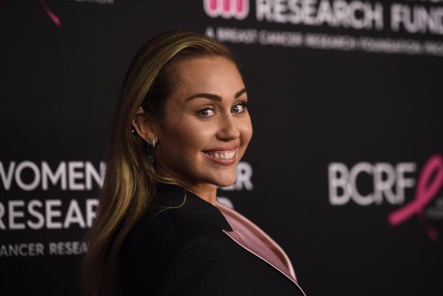 Miley Cyrus en 'The Women's Cancer Research Fund's An Unfortgettable'