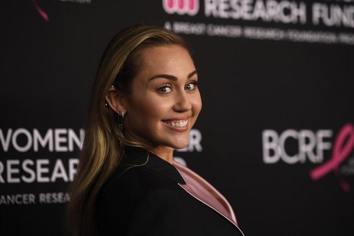 Miley Cyrus en 'The Women's Cancer Research Fund's An Unfortgettable'