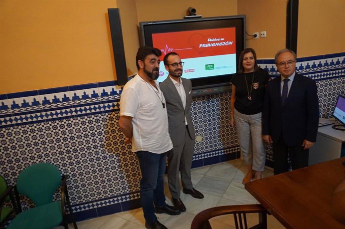 Herrador (centro) presenta 'Unidos en prevención'