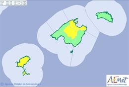 Imagen de la predicción de Aemet para este viernes, en el que la alerta amarilla está activa en Ibiza, Formentera y parte de Mallorca.