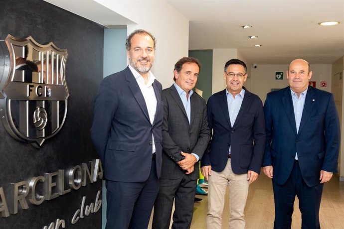 Mateu Hernández, Pau Guardans, Josep Maria Bartomeu i scar Grau, després de signar l'acord de collaboració