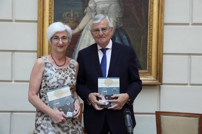 La fiscal general del Estado, María José Segarra, y el ex fiscal general del Estado Eduardo Torres-Dulce