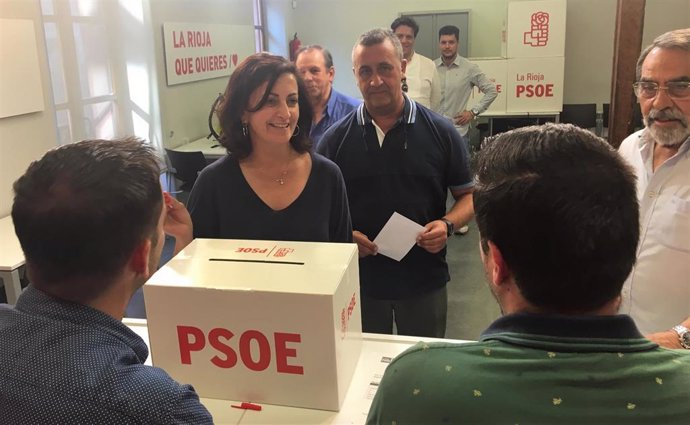 Momento de la votación de la consulta del PSOE al Gobierno progresista