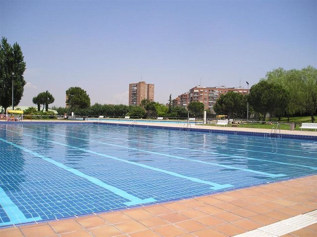 Imagen de una piscina comunitaria
