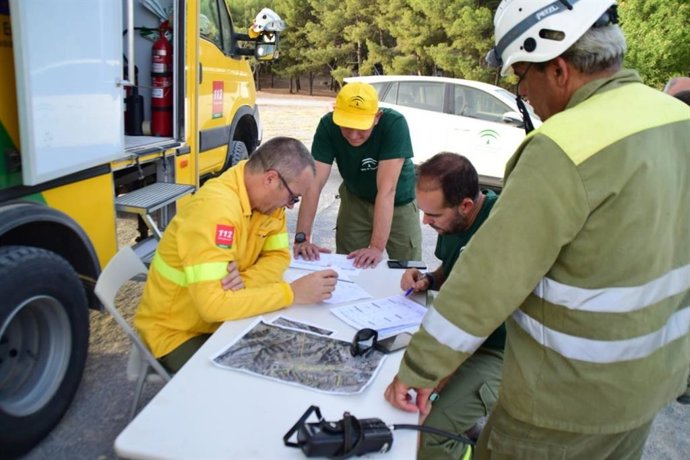 Puesto de Mando instalado ayer en Granada por el incendio en el Sacromonte